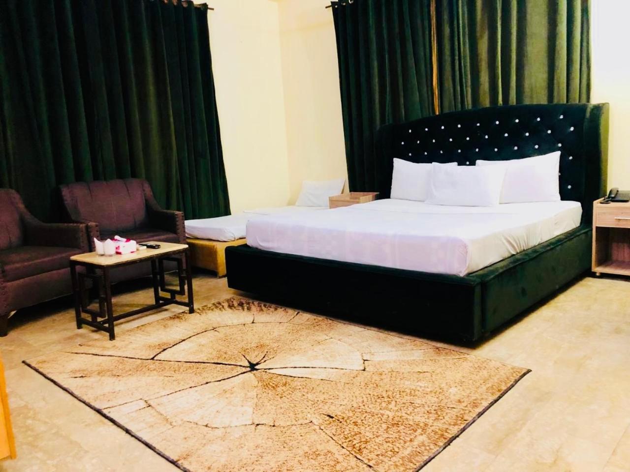 Blue Moon Residency Jinnah Super Ісламабад Екстер'єр фото